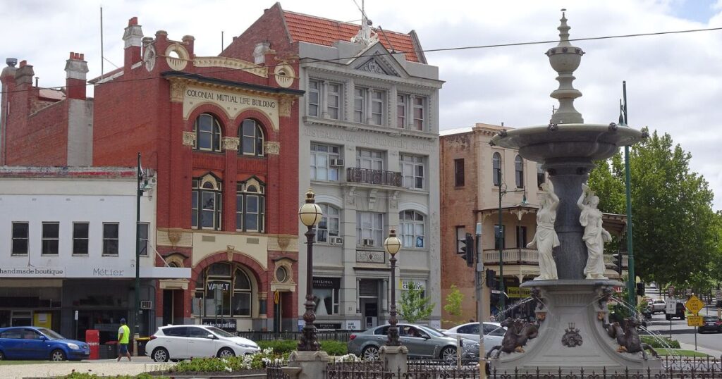 Bendigo - By Michael Coghlan from Adelaide, Australia - Bendigo CBD, CC BY-SA 2.0, https://commons.wikimedia.org/w/index.php?curid=91726175